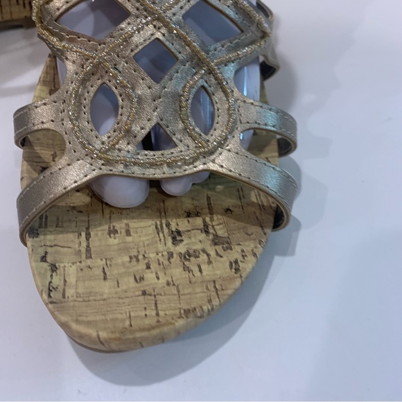 UNLISTED light tan gold size 11 gorgeous wedge strappy sandals new in box - Picture 3 of 10